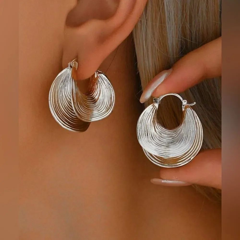Elegant Silver Hoop Earrings S1008